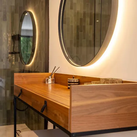 106 Private Luxury Villa, Heated Pool & Sauna *