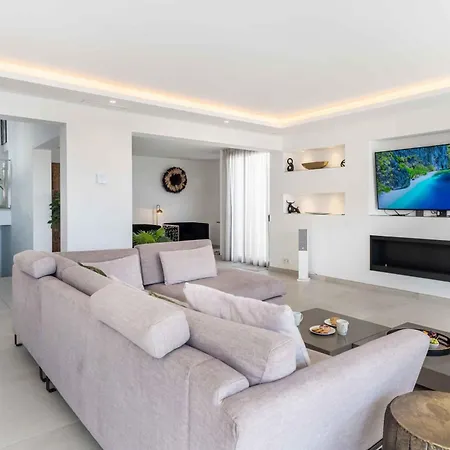 106 Private Luxury Villa, Heated Pool & Sauna * Marbella