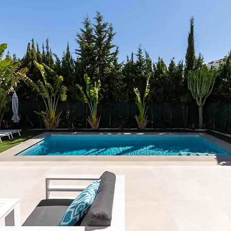 106 Private Luxury Villa, Heated Pool & Sauna Villa *