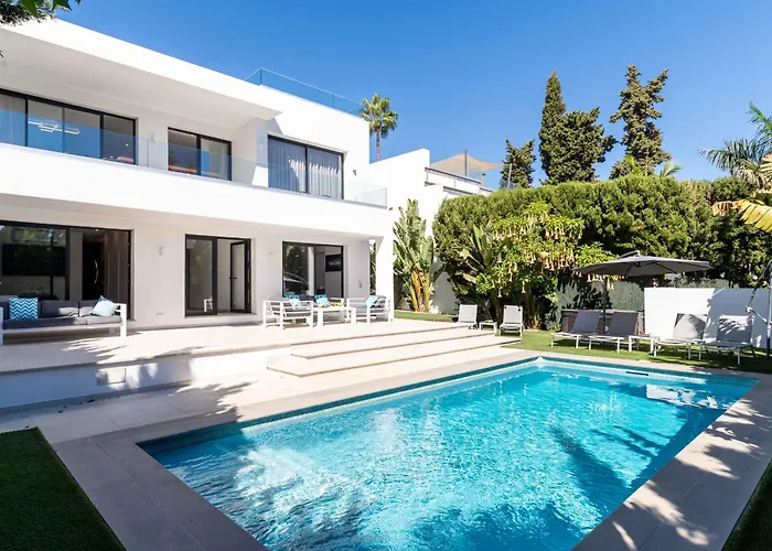 106 Private Luxury Villa, Heated Pool & Sauna