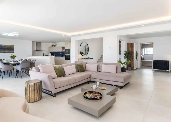 106 Private Luxury Villa, Heated Pool & Sauna *