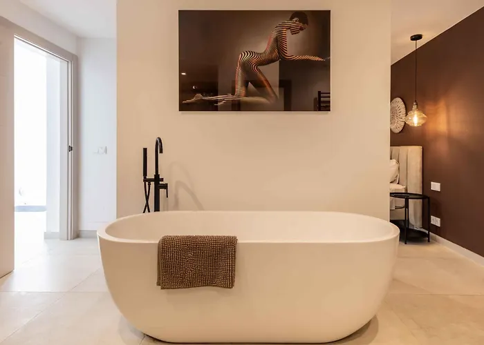 106 Private Luxury Villa, Heated Pool & Sauna Villa *