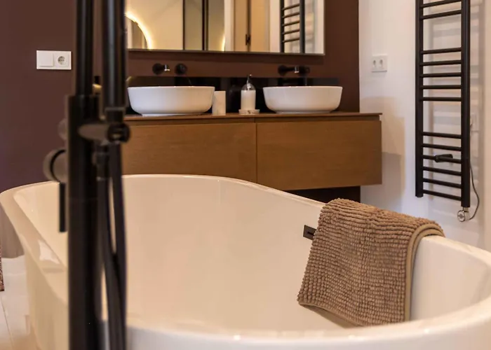106 Private Luxury Villa, Heated Pool & Sauna Villa