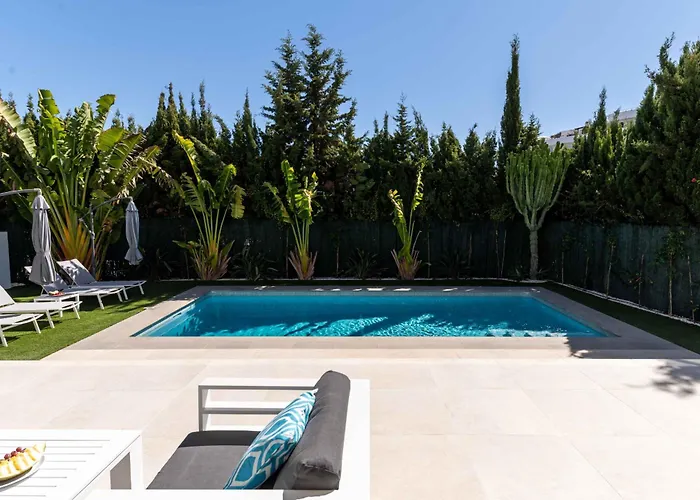 106 Private Luxury Villa, Heated Pool & Sauna Villa *