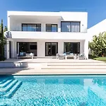 Βίλα 106 Private Luxury Villa, Heated Pool & Sauna Μαρμπέλλα