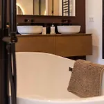 106 Private Luxury Villa, Heated Pool & Sauna Villa