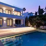 Villa 106 Private Luxury Villa, Heated Pool & Sauna