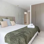106 Private Luxury Villa, Heated Pool & Sauna Βίλα
