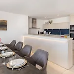 106 Private Luxury Villa, Heated Pool & Sauna Villa