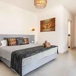 106 Private Luxury Villa, Heated Pool & Sauna Villa