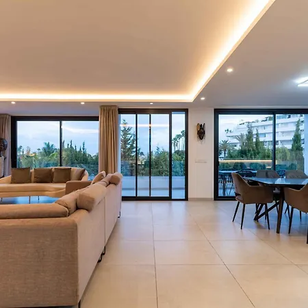 106 Private Luxury Villa, Heated Pool & Sauna וילה מארבלה