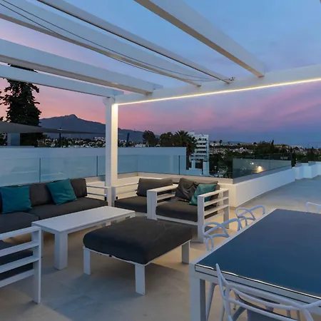 וילה 106 Private Luxury Villa, Heated Pool & Sauna מארבלה