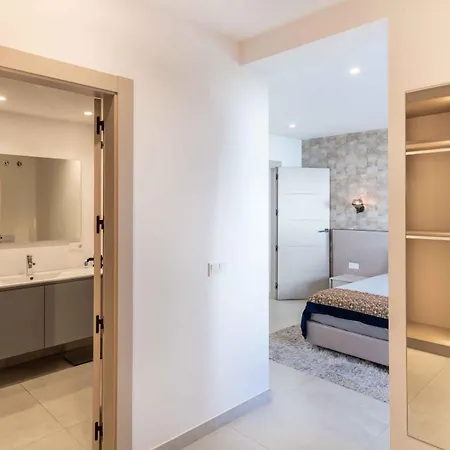 106 Private Luxury Villa, Heated Pool & Sauna וילה מארבלה