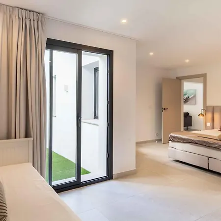 106 Private Luxury Villa, Heated Pool & Sauna