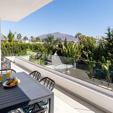 106 Private Luxury Villa, Heated Pool & Sauna Villa