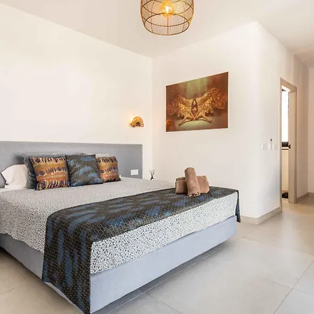 106 Private Luxury Villa, Heated Pool & Sauna Villa