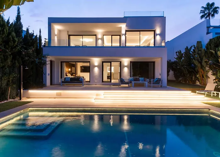 106 Private Luxury Villa, Heated Pool & Sauna Villa *