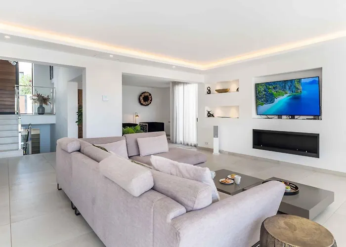 106 Private Luxury Villa, Heated Pool & Sauna * マルベーリャ