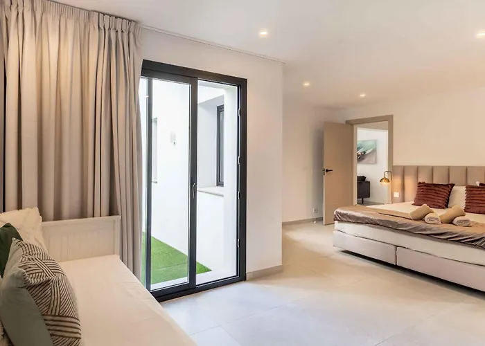 106 Private Luxury Villa, Heated Pool & Sauna