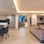 106 Private Luxury Villa, Heated Pool & Sauna *