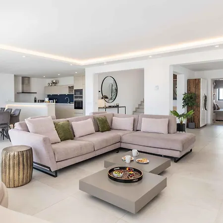 106 Private Luxury Villa, Heated Pool & Sauna *