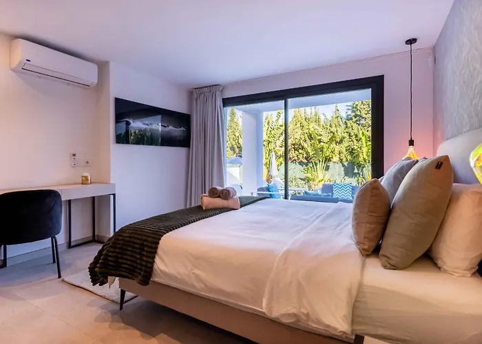106 Private Luxury Villa, Heated Pool & Sauna
