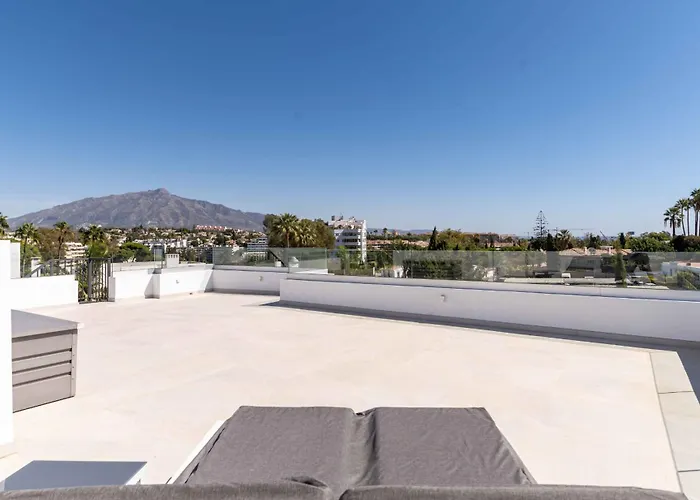 106 Private Luxury Villa, Heated Pool & Sauna