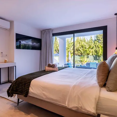 106 Private Luxury Villa, Heated Pool & Sauna