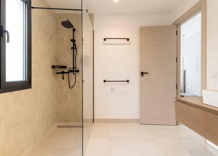 Villa 106 Private Luxury Villa, Heated Pool & Sauna *